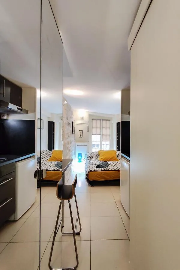 - Charmante Studette - Rue Des Tournelles Paris
